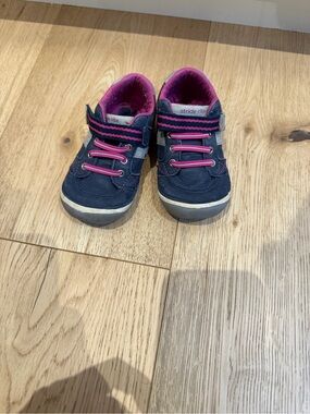 Stride Rite 5 Kids Navy and Pink Velcro Sneakers